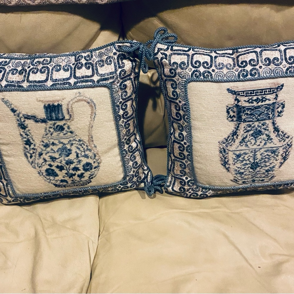 2x needlepoint pillows teapot/vase blues and white